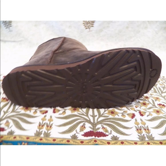 New Women UGG Classic Short Leather Brownstone - Picture 8 of 8